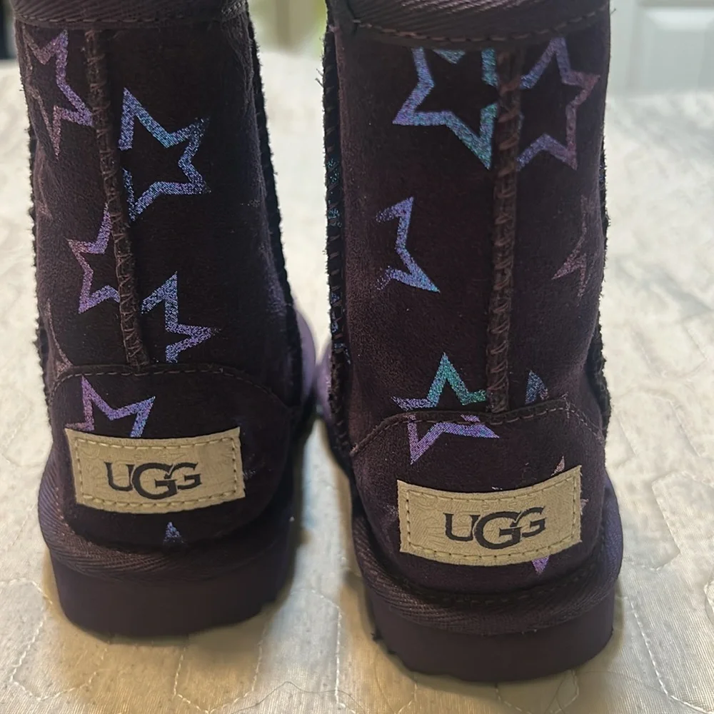 UGG Unisex-Child T Classic Ii Iridescent Stars Fashion Boot